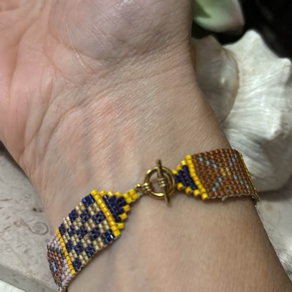 New Handmade Beaded Bracelet-Seed Beads in a Quilt Pattern-Gold Tone Closure - Picture 14 of 16